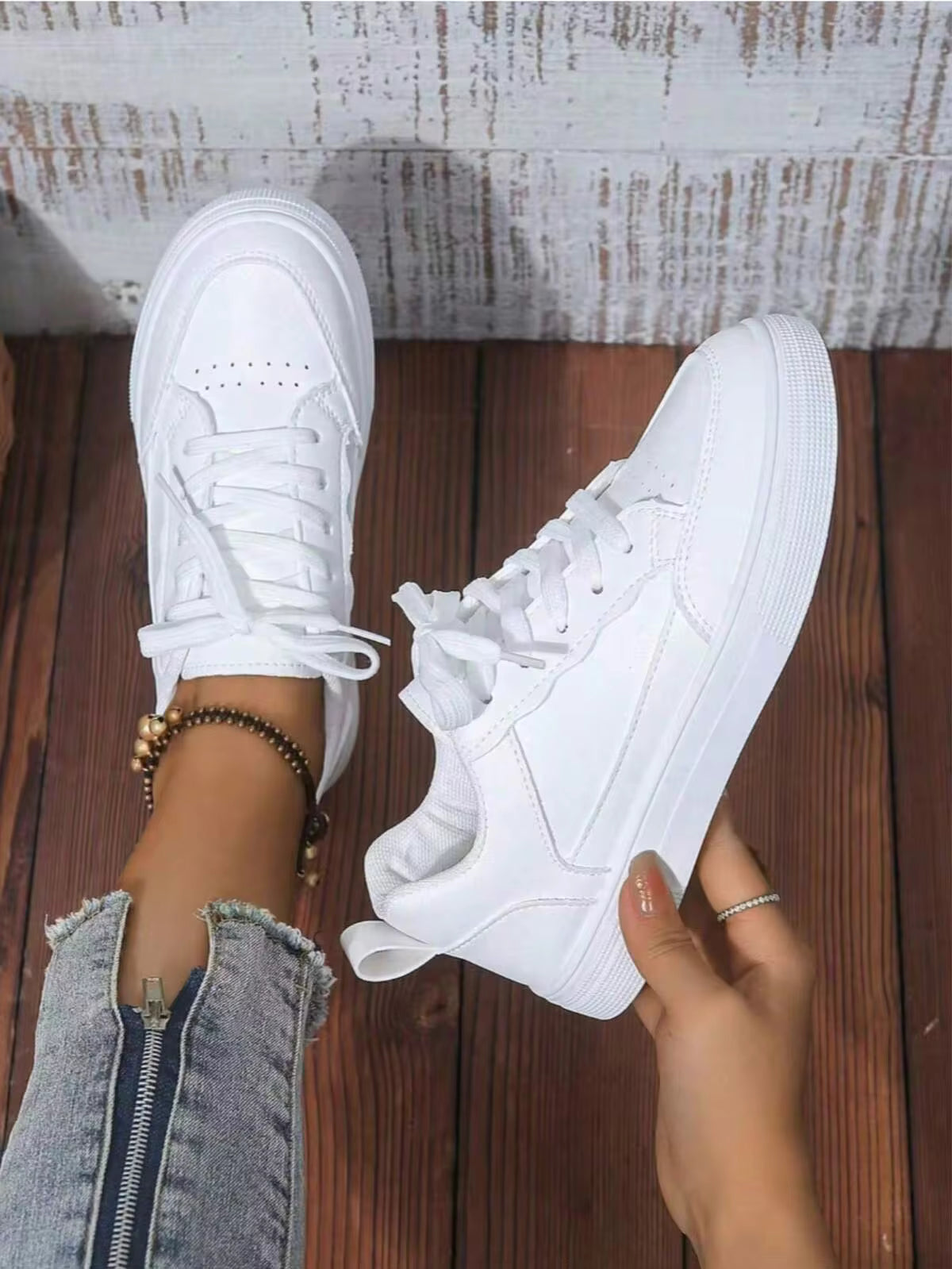 2026 New Style Women's White Shoes, Low-Top Lace-Up Sneakers, Casual Sports Shoes, Simple And Versatile Women's Shoes,  Fashionable White  Breathable